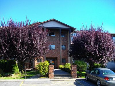 Sell the Car, Walk to shopping from the 2 bedrm condo