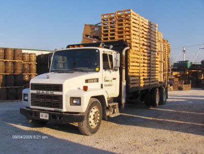 RECYCL;ED PALLETS SKID NEW USED LARGEST SELECTION
