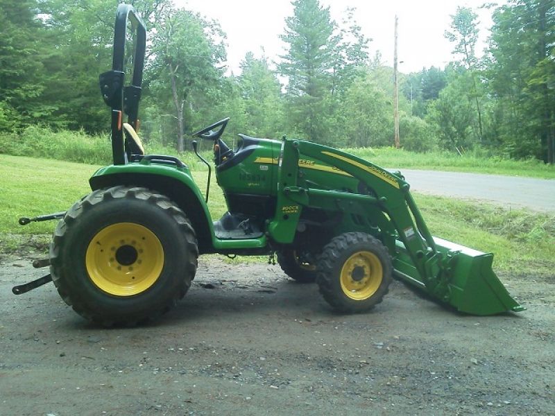 2007 John Deere 3320 4x4 300cx loader