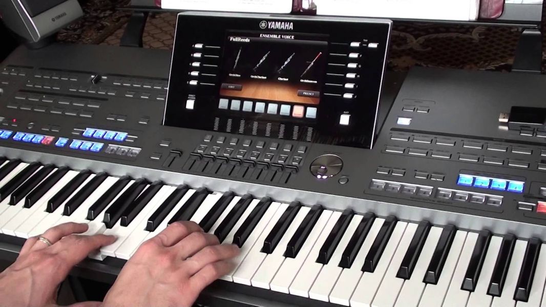 FOR SALE:  Yamaha Tyros 5 Workstation Keyboard