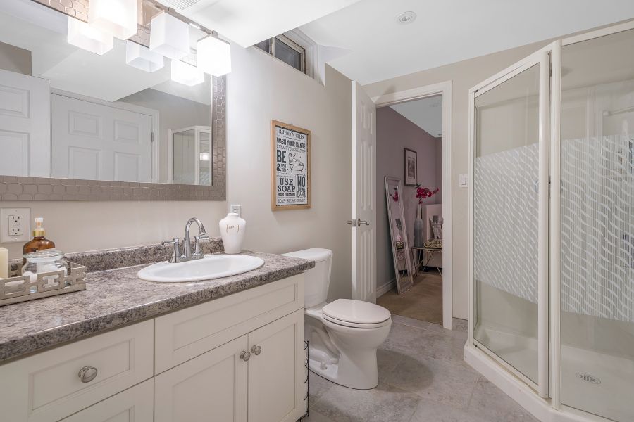 4 Bedroom Detached Home with Backyard Pool in Dorset Park, Milton