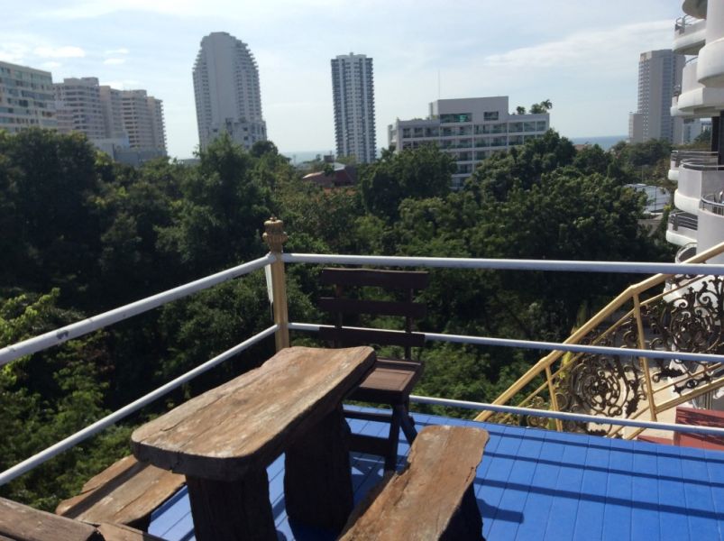 Pratumnak Corner Townhome in Village Bargain 