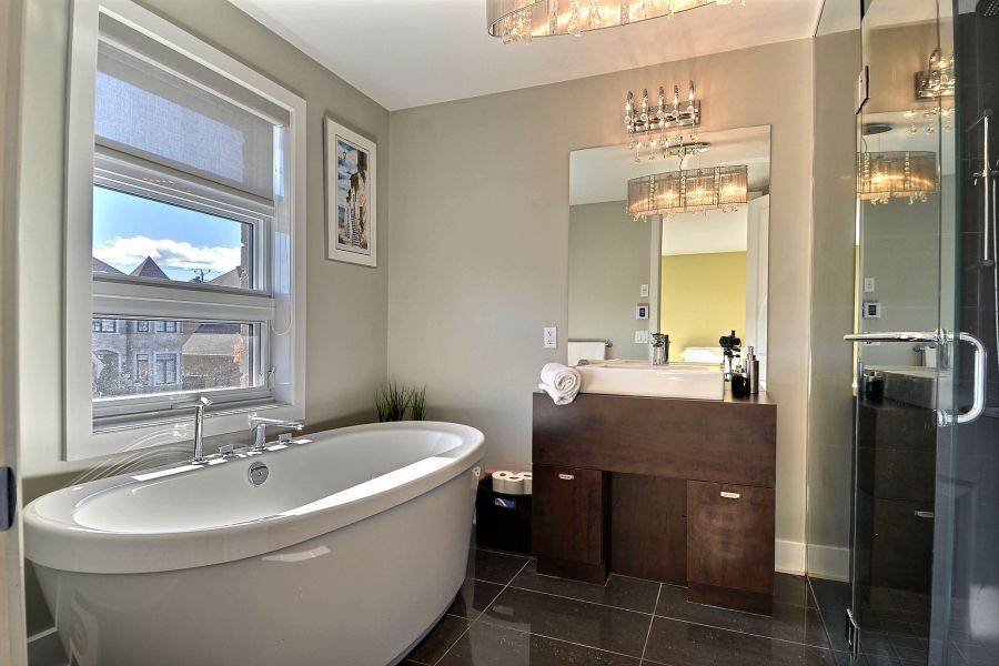 Gorgeous modern 4 (+1) bedroom home in West Island-MTL