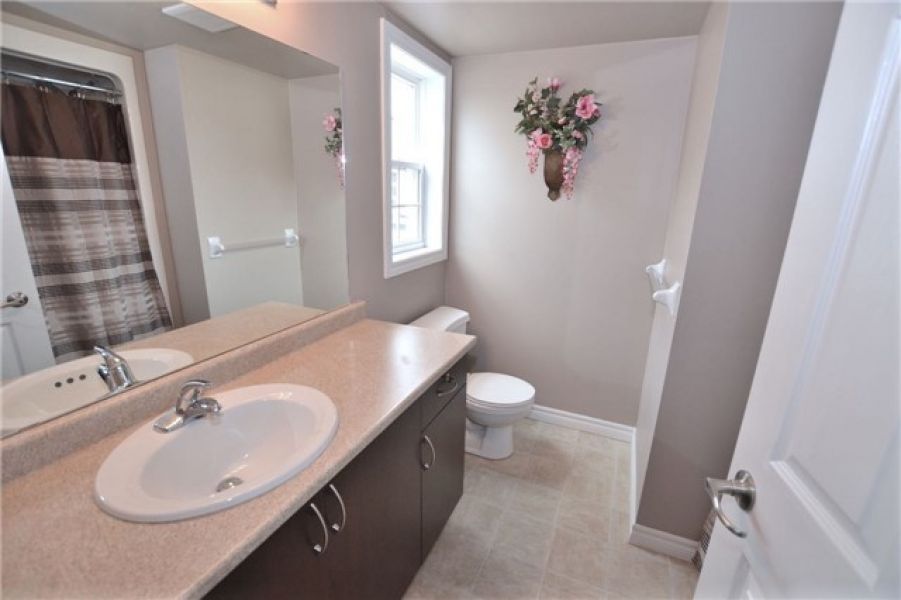 2 Bedroom Condo/Apartment for Sale In Dempsey, Milton