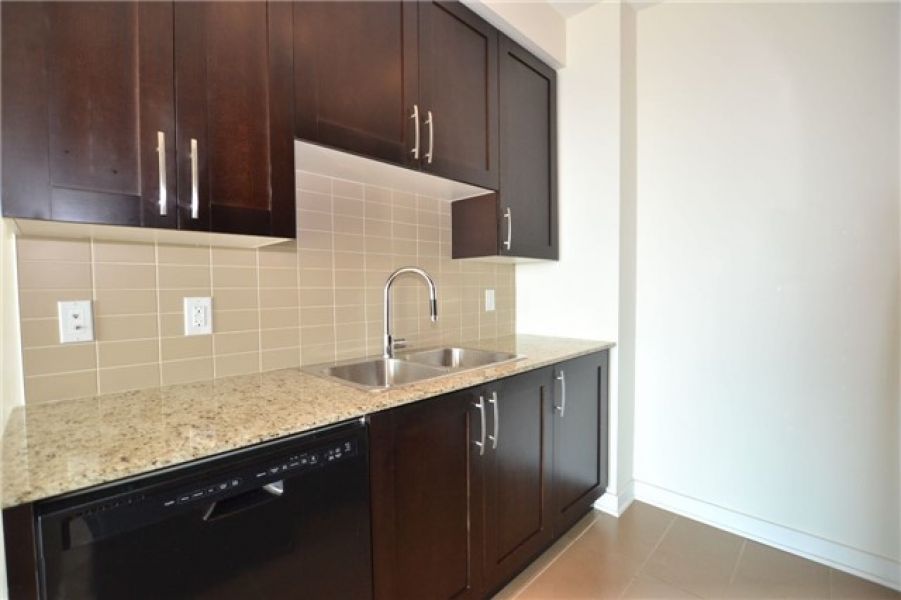 1 Bedroom Condo Apartment for Sale in City Centre, Mississauga