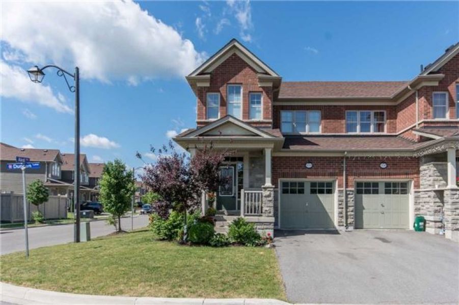3 Bedroom Freehold End Unit Town House for Sale in Scott, Milton