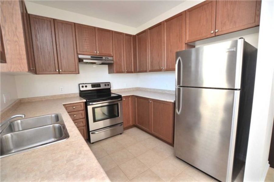 3 Bedroom End Unit Condo Town For Sale in Willmont, Milton