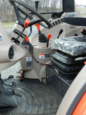 2010 Kubota M7040HDC w/ Loader, Boss V Plow and JD MX10 Mower