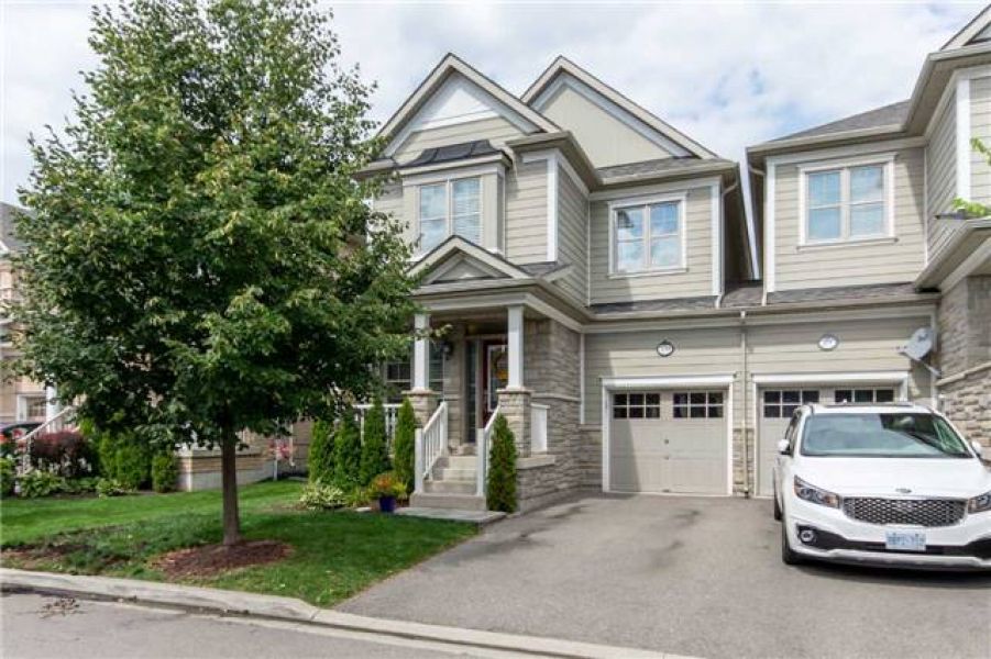 3 Bedroom End Unit Town Home for Sale in Scott, Milton