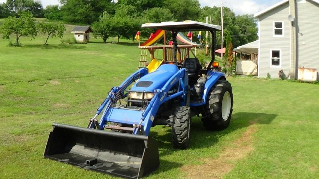 2003 New Holland TC40D 4WD Tractor