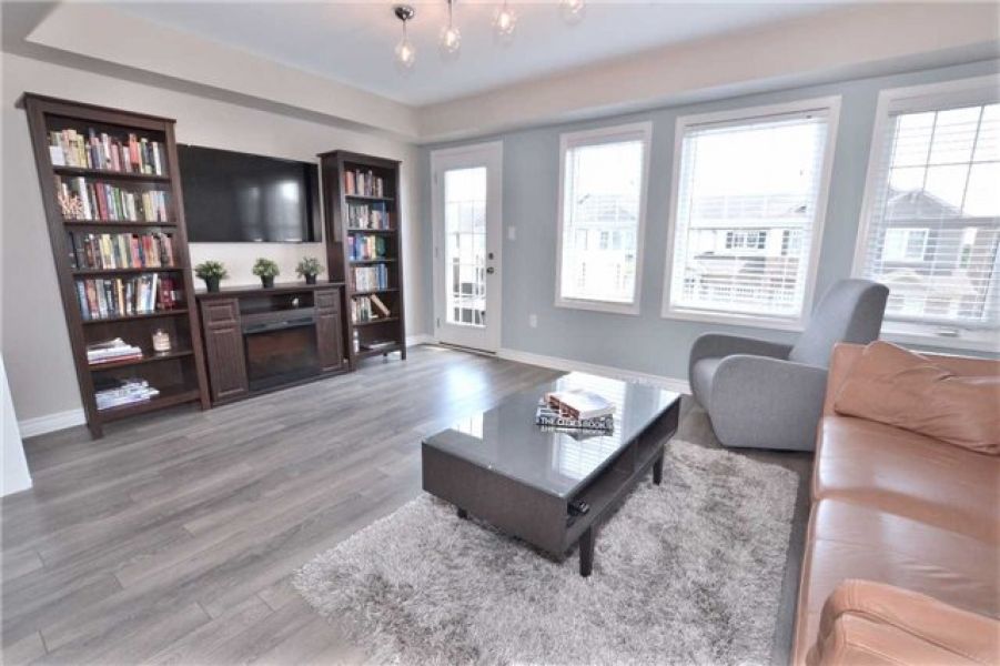 3 Bedroom Village Town House For Sale in Clarke, Milton