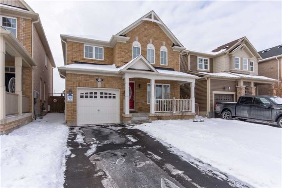 3 Bedroom Detached Home For Sale in Clarke, Milton