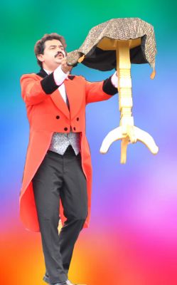 BIRTHDAY MAGICIAN TO MAKE YOUR CHILD’S BIRTHDAY A MEMORABLE EVENT.