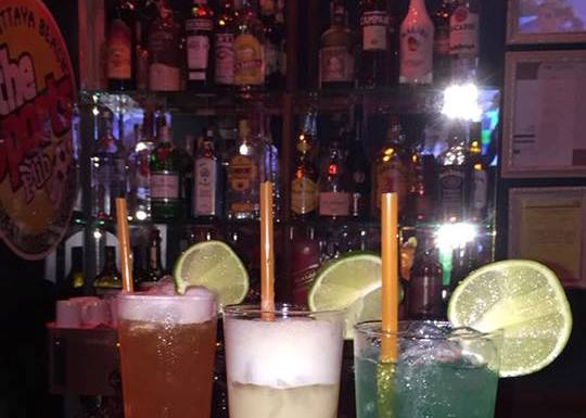 Thailand Pattaya Center Modern Bar with 4 Rental Rooms