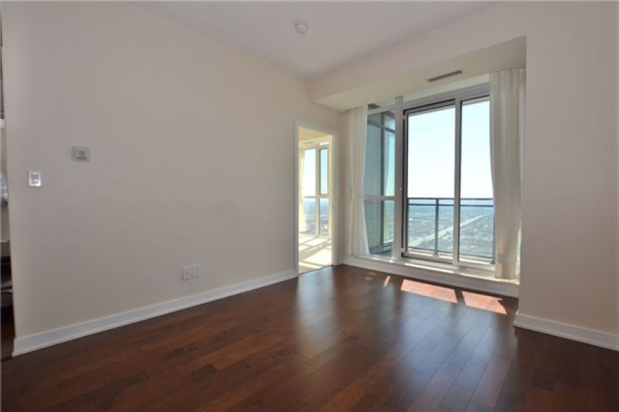 1 Bedroom Condo Apartment for Sale in City Centre, Mississauga