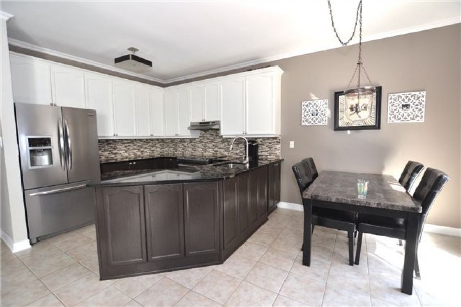 3 Bedroom Detach Home for Sale in Dempsey, Milton