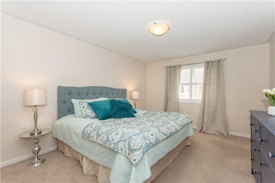 3 Bedroom Detach Home For Sale in Wilmott, Milton