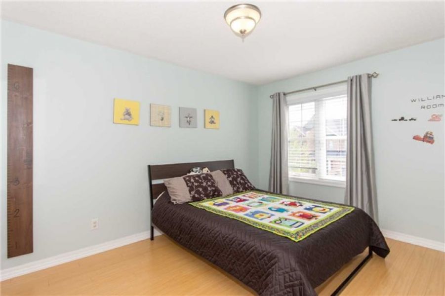 3 Bedroom End Unit Town Home for Sale in Scott, Milton