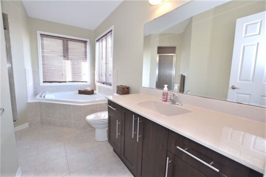 3 Bedroom Detached Home for Sale in Coates, Milton