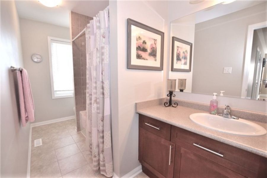 4 Bedroom Detach Home for Sale in Coates, Milton