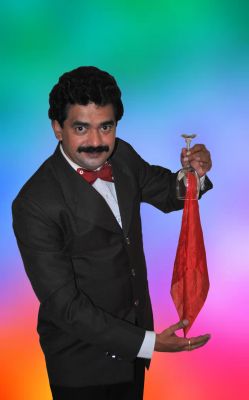 BIRTHDAY MAGICIAN TO MAKE YOUR CHILD’S BIRTHDAY A MEMORABLE EVENT.