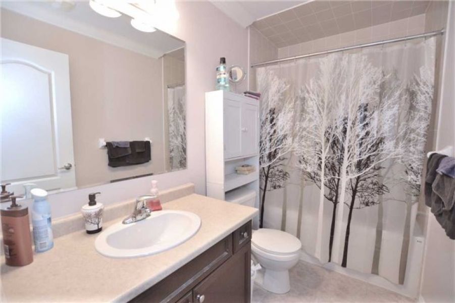 2 Bed Freehold Town House for Sale in Harrison, Milton