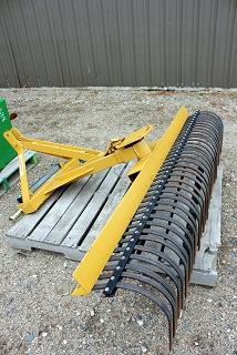 $13,200 - 2010 John Deere 4720 w/ Loader, Buckets, Snowblower