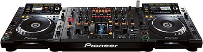 BRAND NEW SET OF 2x Pioneer CDJ-2000 Nexus & 1x PIONEER DJM-900 Nexus at 3000 EUR