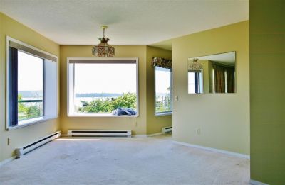 Level Entry Townhome w/ Panoramic Views!