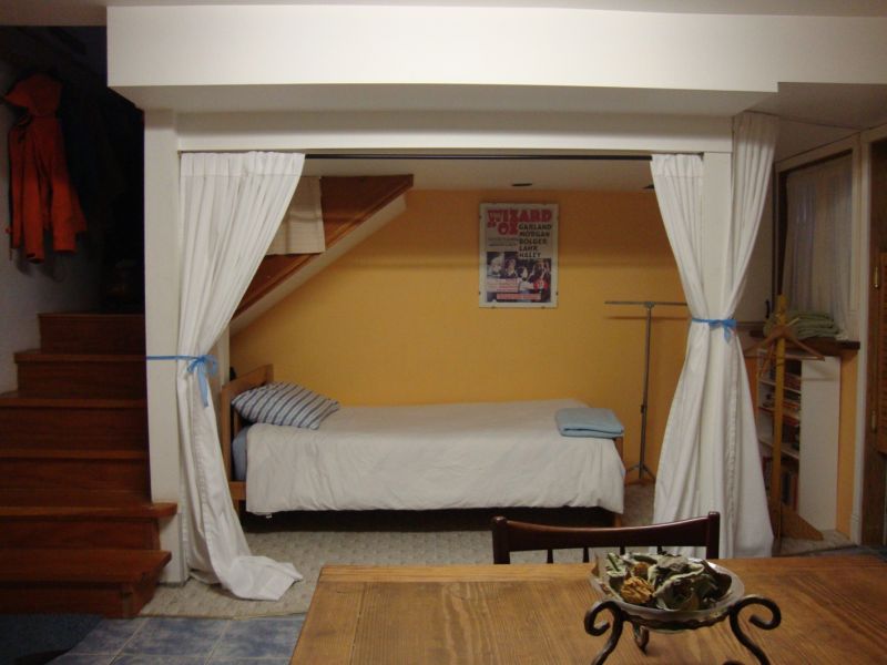 DAILY/WEEKLY Room Rent in CENTRAL NW Inner City, Calgary, by U of C, SAIT & FOOTHILLS HOSPITAL