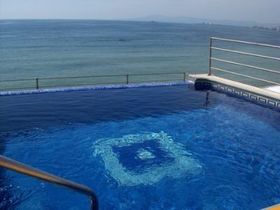 Beachfront One Bedroom Fully Equipped Condo Rooftop Pool Jacuzzi