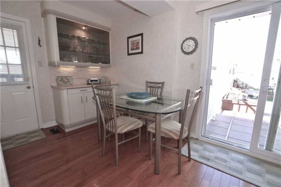 3 Bedroom Bungalow Home For Sale in Streetsville, Mississauga