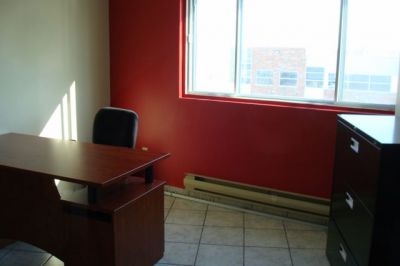 LAVAL - Commercial office for rent 933sqft. Furnished.