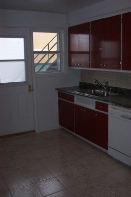 WATERFRONT 2-BEDROOMS*HARDWOOD*LARGE RENOVATED KITCHEN & BATH*FRIDGE STOVE DISHWASHER*PARKING