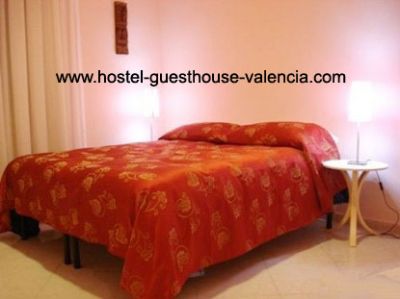 Cheap Hostels - guesthouse in Valencia - 25€ private room - hostel-guesthouse-valencia.com- from Goo