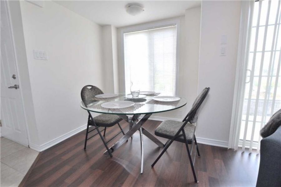 2 Bedroom Condo Town House For Sale in West Oak, Oakville