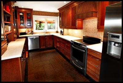 Thorncliffe House for Sale: 33 Thornlee CR NW