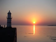 WATERFRONT 2-BEDROOMS*HARDWOOD*LARGE RENOVATED KITCHEN & BATH*FRIDGE STOVE DISHWASHER*PARKING