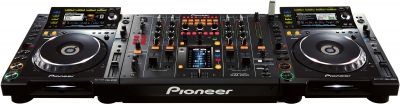 DJ SET 2x PIONEER CDJ-2000 & 1x PIONEER DJM-2000 MIXER + HDJ 2000 HEADPHONE at 2500 Euro