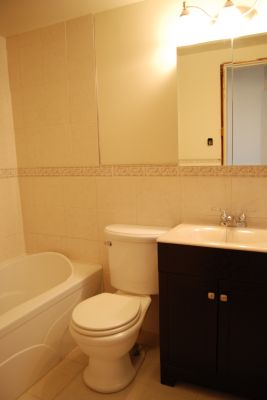 WATERFRONT 2-BEDROOMS*HARDWOOD*LARGE RENOVATED KITCHEN & BATH*FRIDGE STOVE DISHWASHER*PARKING