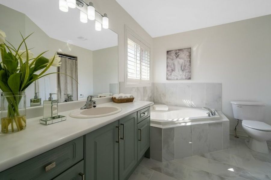 4 Bedroom Detached Home for Sale in Clarke Neighbourhood, Milton