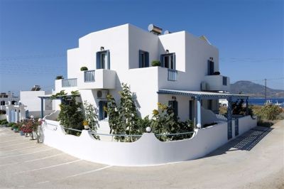 Greece Cyclades island of Milos rent rooms , studios , apartment 