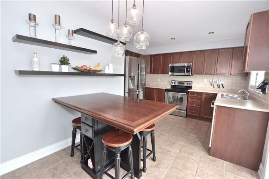 3 Bedroom Detach Home for Sale in Coates, Milton