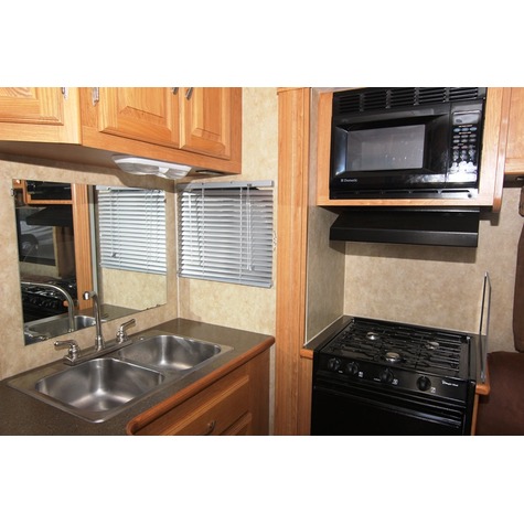 2009 Coachmen Freelander 2700RS - $13,079.00