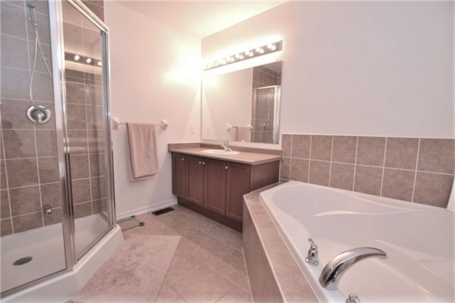 3 Bedroom Town House for Sale in Willmont, Milton