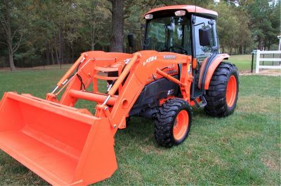 = $11,300 US = 2009 Kubota L3940 HSTC w/ Cab, LA724 Loader 4WD