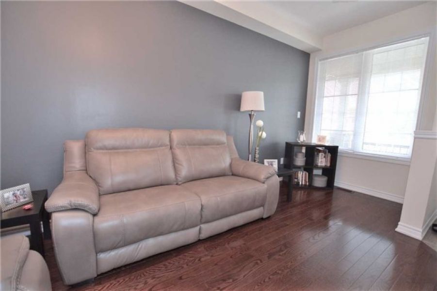 3 Bedroom Freehold Town House for Sale in Clarke, Milton