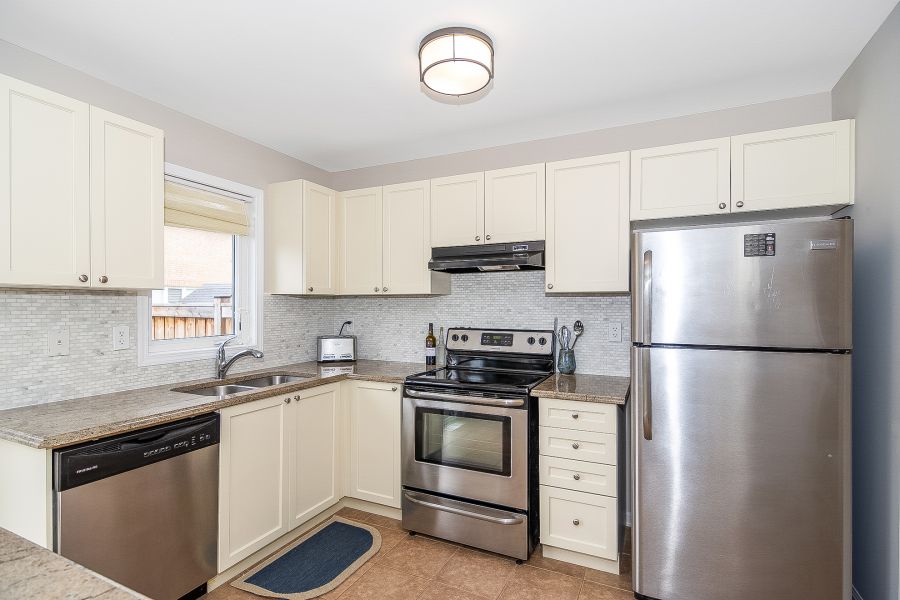 3 Bedroom Detach Home For Sale in Willmott, Milton