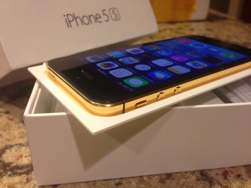 FOR SALE Apple iPhone 5s 64GB Unlocked Cost $450 USD