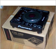 BRAND NEW SET OF 2x Pioneer CDJ-2000 Nexus & 1x PIONEER DJM-900 Nexus at 3000 EUR